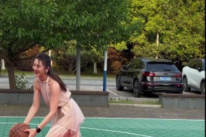 这个兄真喜 能娶个会打篮球的漂亮老婆该有多好？
